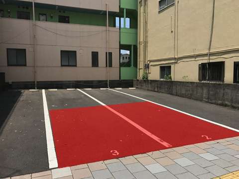 駐車場：国道3号線沿いの赤部分が駐車場になります。